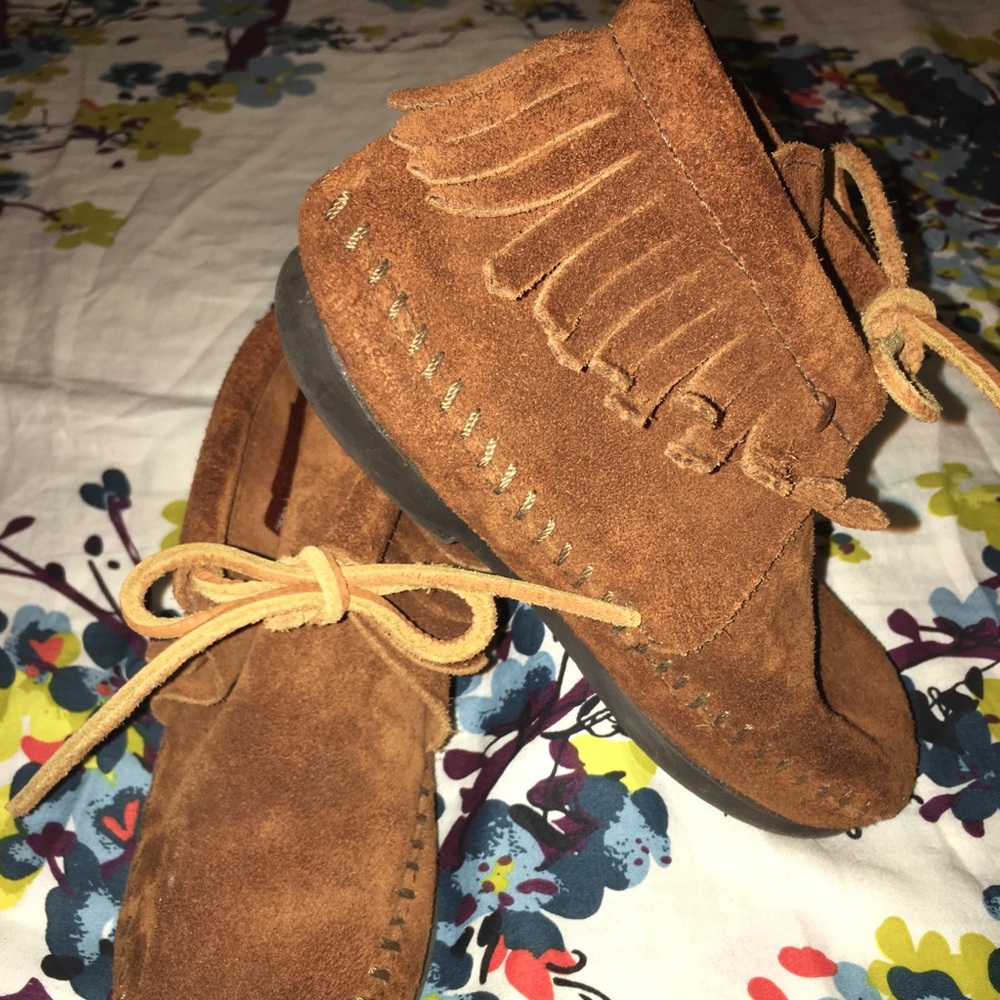 Minnetonka brown suede bootie tie on bootie 10